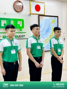 3 Bạn nam thực tập sinh Tam Quy gửi lời chào trước khi xuất cảnh