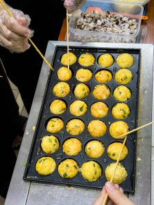 hoc vien tam quy lam banh takoyaki 3