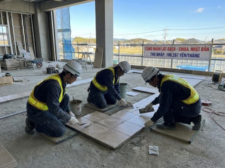 tuyen 3 nam lat gach lam viec tai chiba