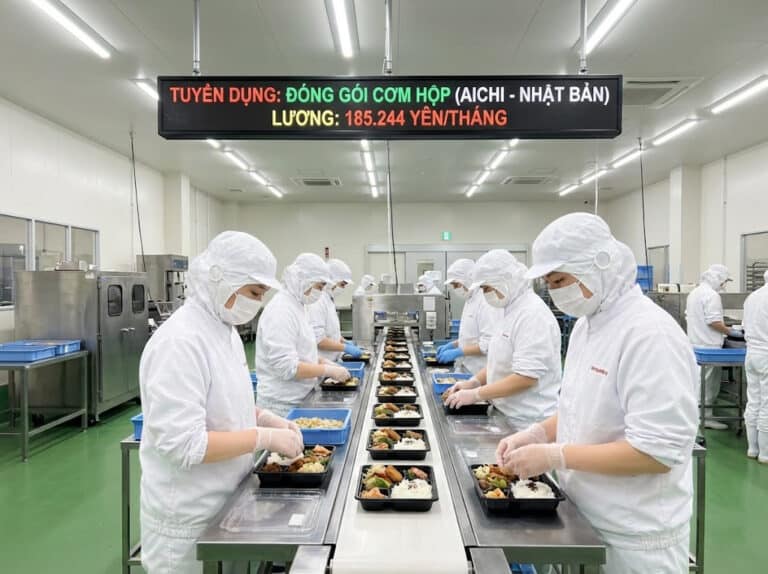 che bien thuc pham 3nu lam viec tai nhat ban